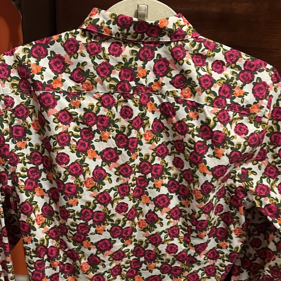 Everything’s coming up roses!! Talbots button-down, covered with roses no iron. - Picture 4 of 5